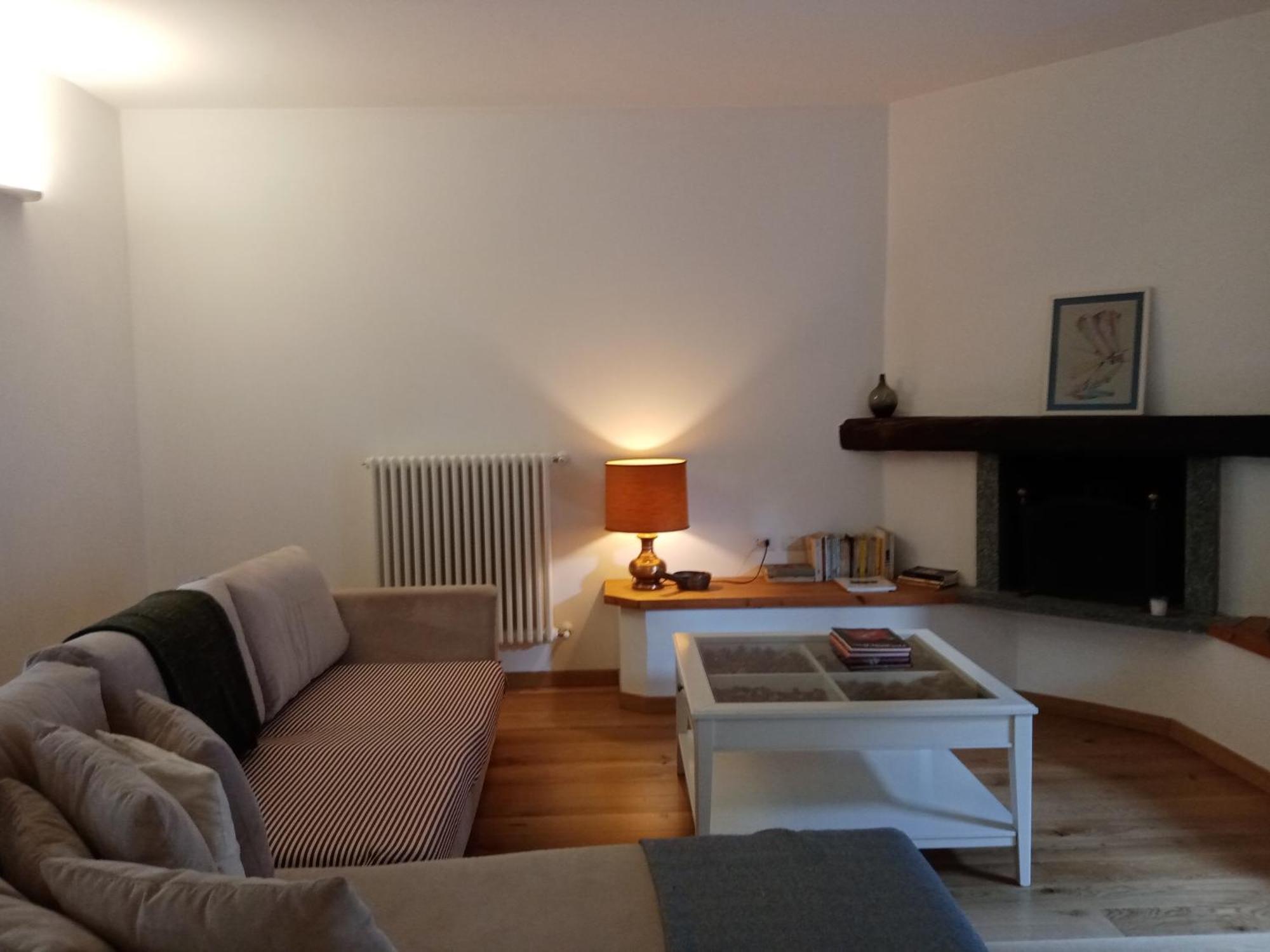 게라 라리오 Cascina Borgofrancone 아파트 호텔 외부 사진