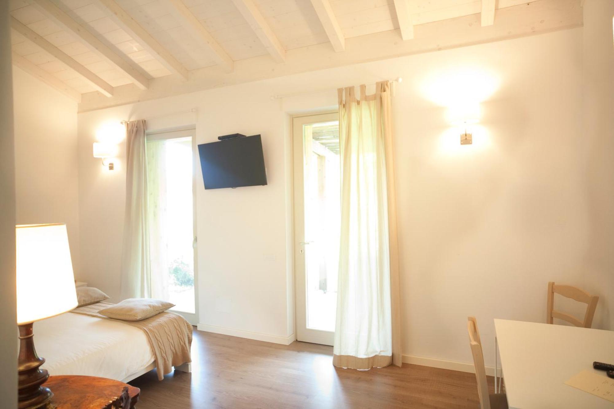 게라 라리오 Cascina Borgofrancone 아파트 호텔 외부 사진